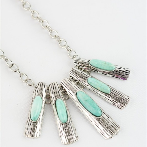 NWT Turquoise and Silver Pendant Necklace - Picture 5 of 5